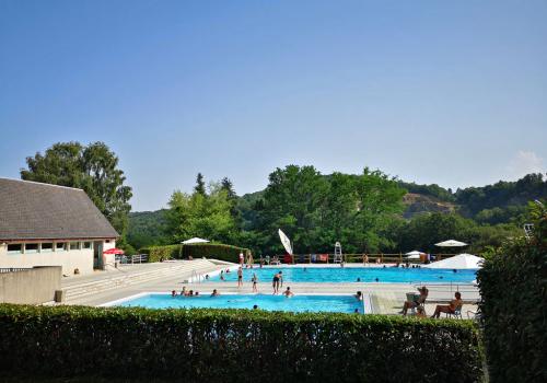 Piscine municipale de la Peyre à Uzerche_1 | Laurence Léonard - OT Pays d'Uzerche Piscine municipale de la Peyre à Uzerche_1