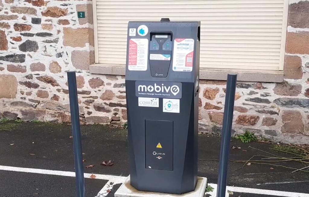 Borne de recharge électrique : Av. de la République