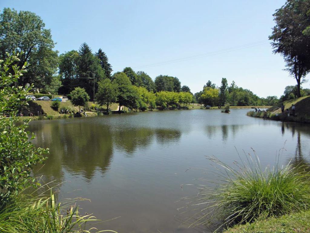 Aire d'accueil de camping-cars du camping "Les Etoiles"