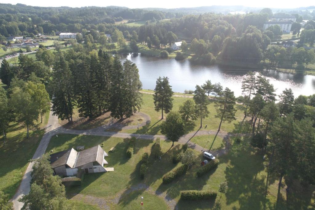 Aire d'accueil de camping-cars du camping de Sornac