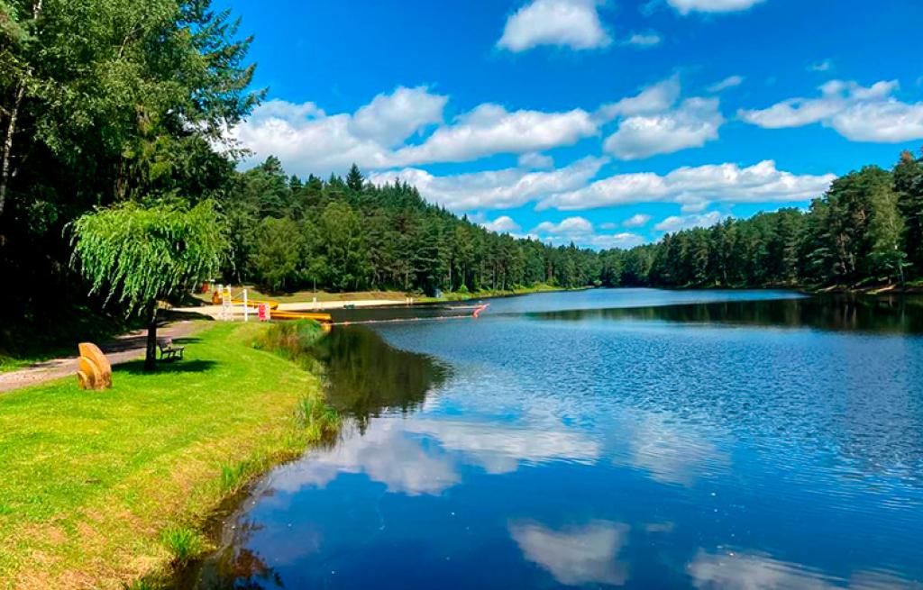 Aire d'accueil de camping-cars du Domaine du Lac de Soursac