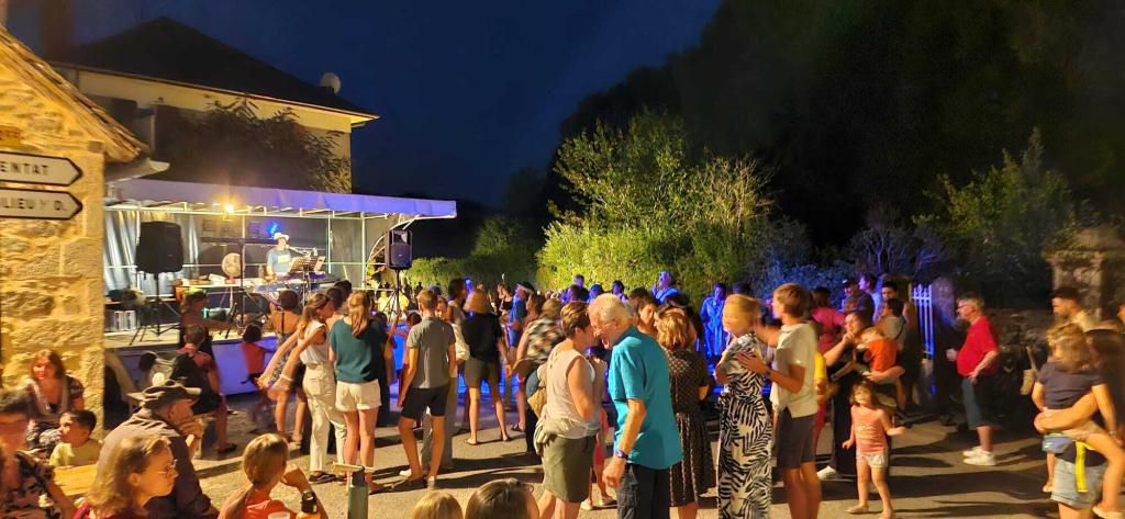 Marché de producteurs de pays "Bienvenue à la ferme"  festif et gourmand de Monceaux-sur-Dordogne