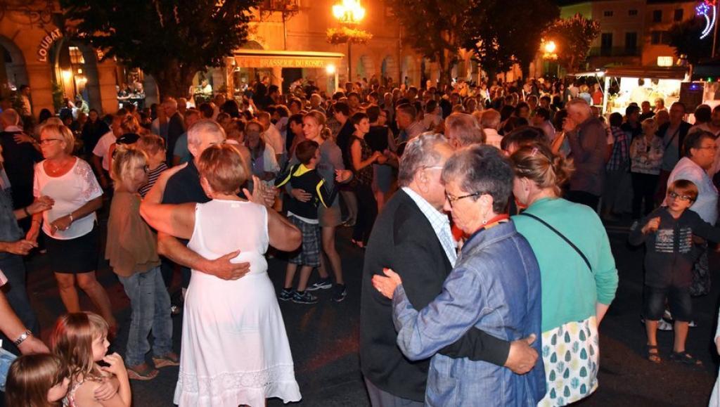 Bal des pompiers à Meyssac