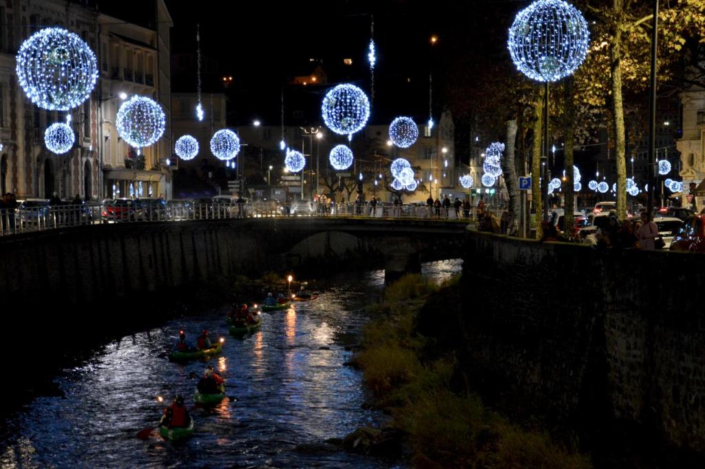 Descente au flambeau dans le centre ville