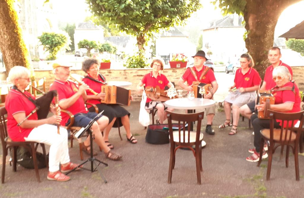 Repas de la Saint Valentin et animation de musique traditionnelle