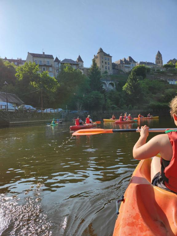 Uzerche en canoë - visite sur la Vézère