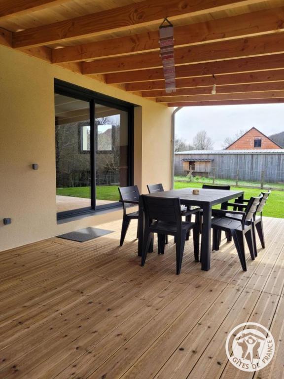 A l'ombre des Noyers