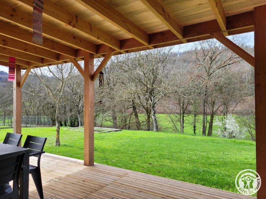 A l'ombre des Noyers