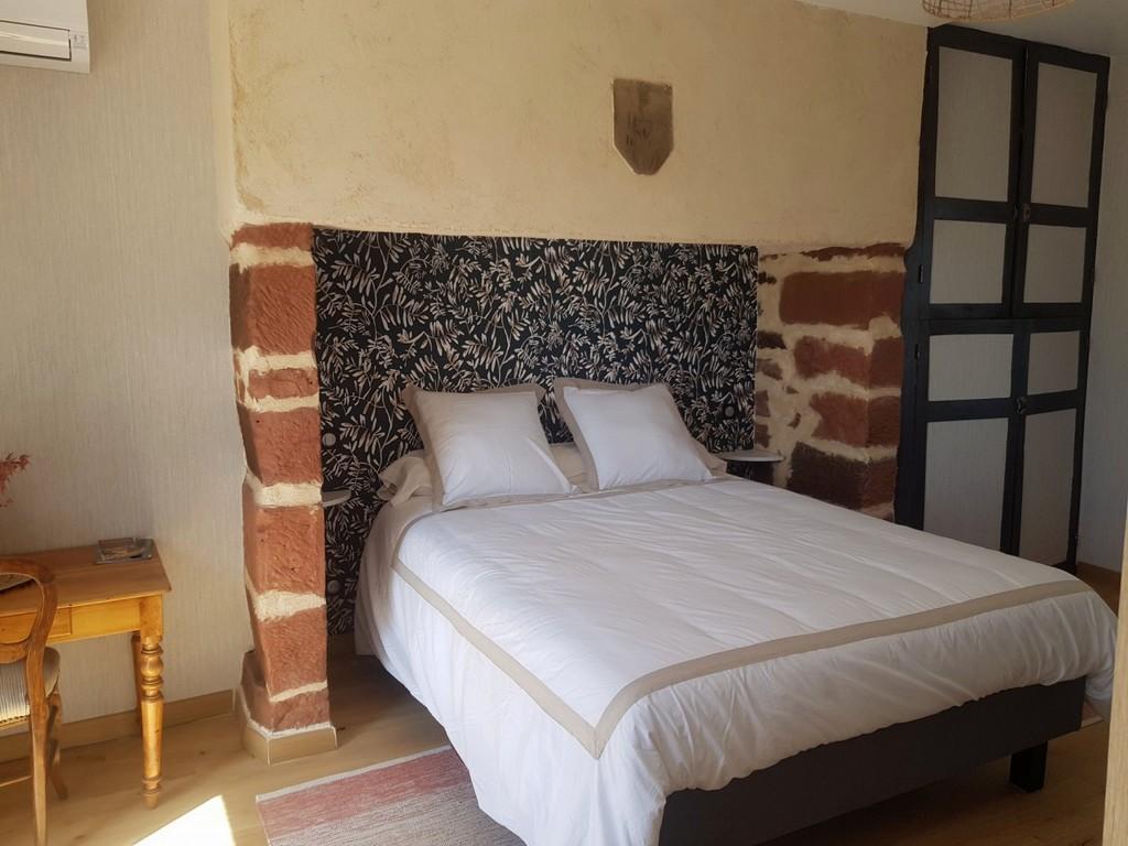 Maison d'Hôtes en Grès Rouge