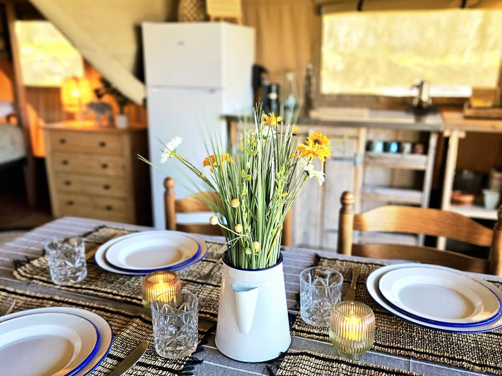 Camping Le Ranch - Tentes safari avec bain nordique