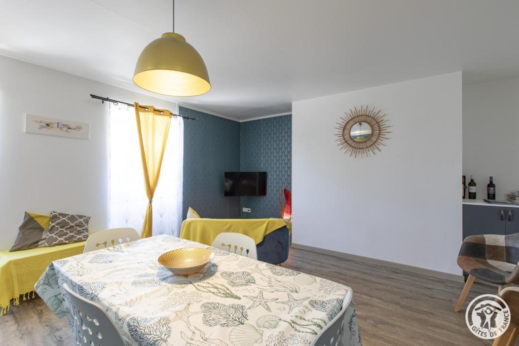 La commanderie de Saint-Jean (Montet)