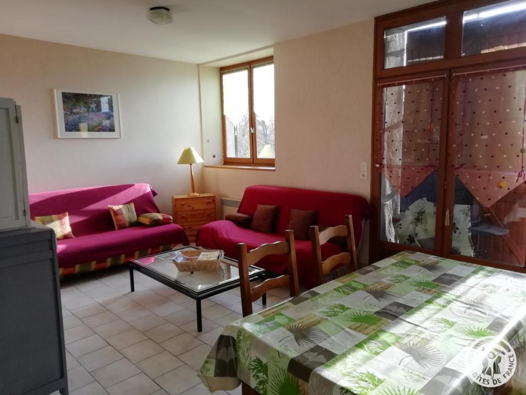 Gîte communal de Saint-Hilaire les Courbes