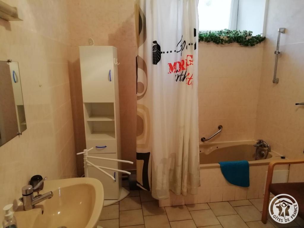 Gîte communal de Saint-Hilaire les Courbes