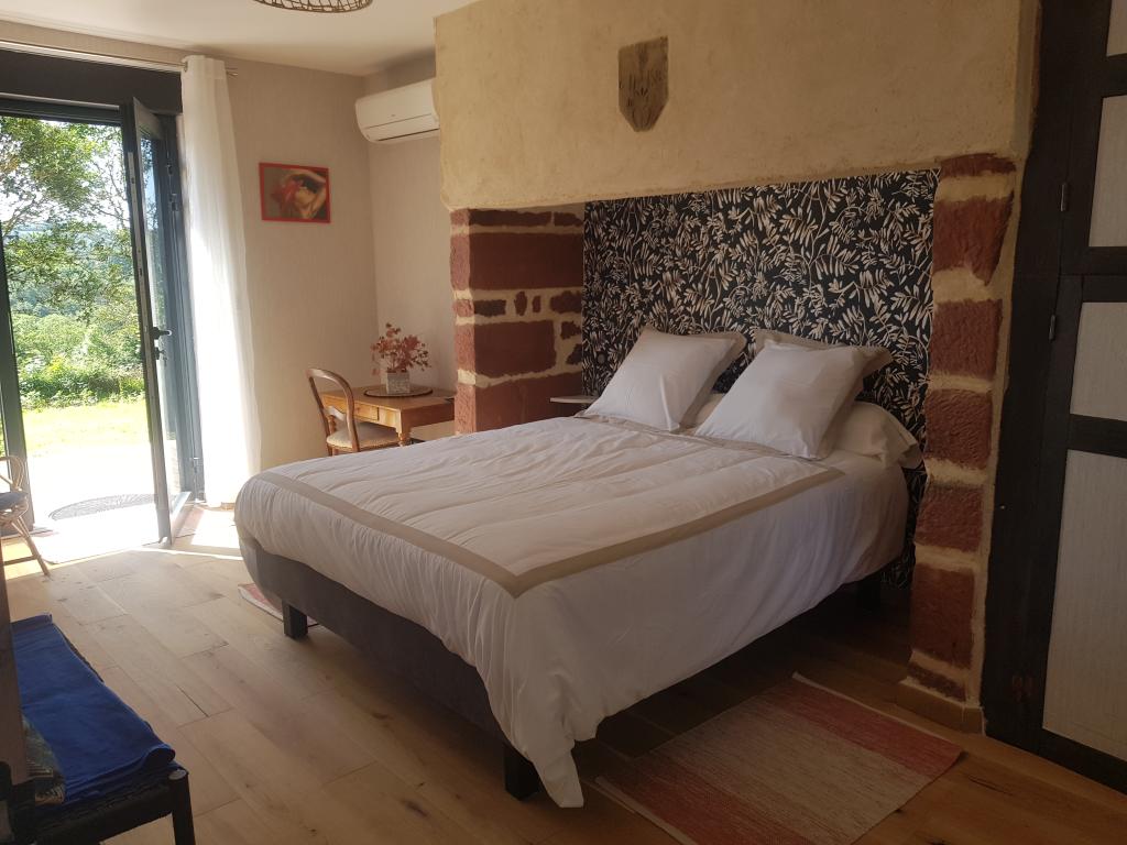 Maison d'Hôtes en Grès Rouge