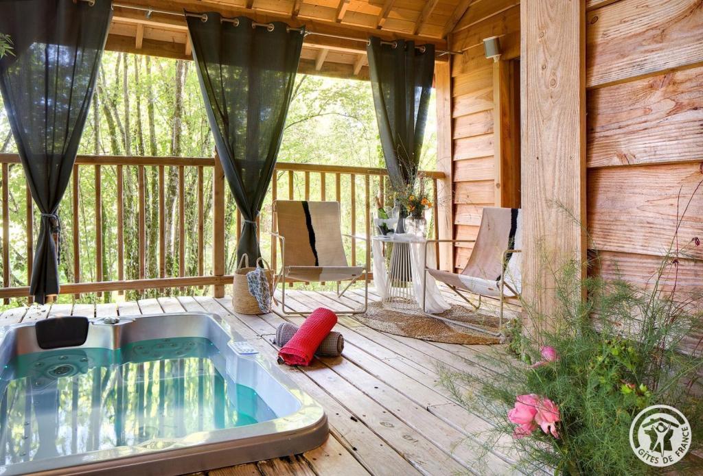 Cyprès si haut cabane et Spa