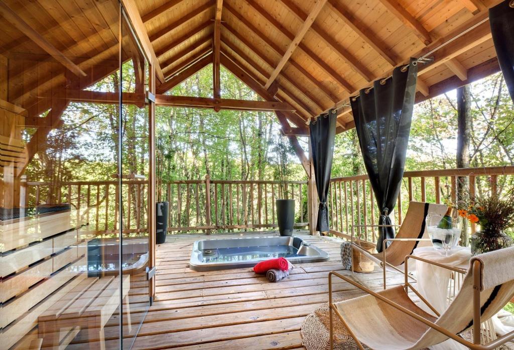 Cyprès si haut cabane et Spa