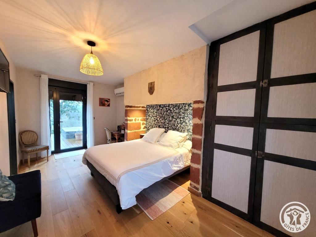 Maison d'hôtes en Grès Rouge