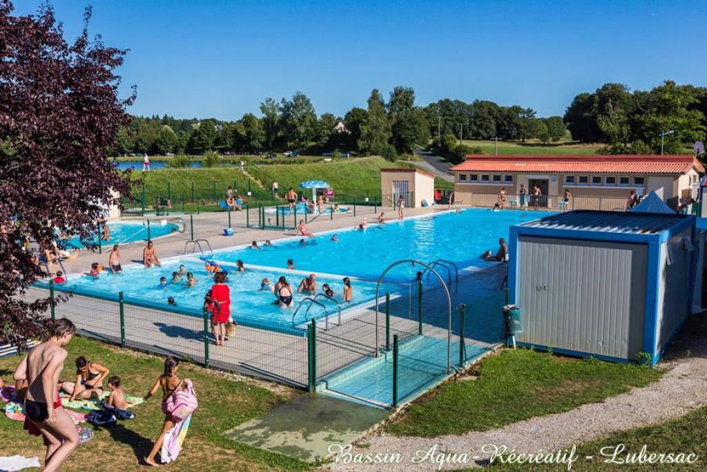 Piscine et bassin aquarécréatif d'été de Lubersac