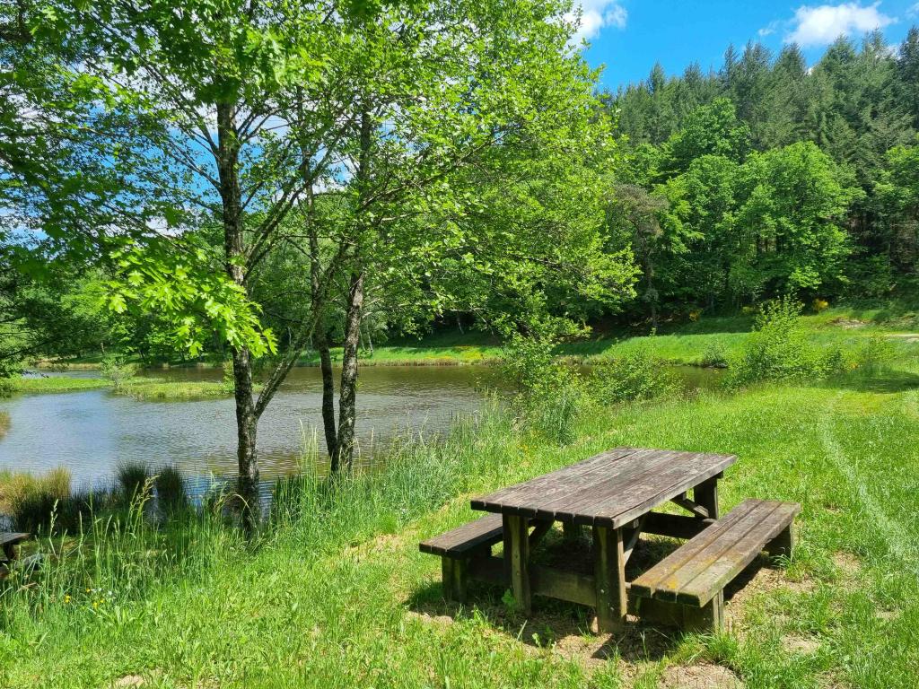 Aire de pique nique du plan d'eau du Portail