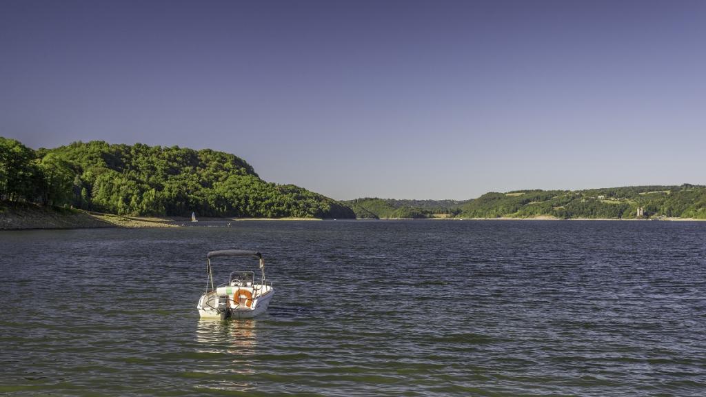 Retenue du barrage de Bort-Les-Orgues