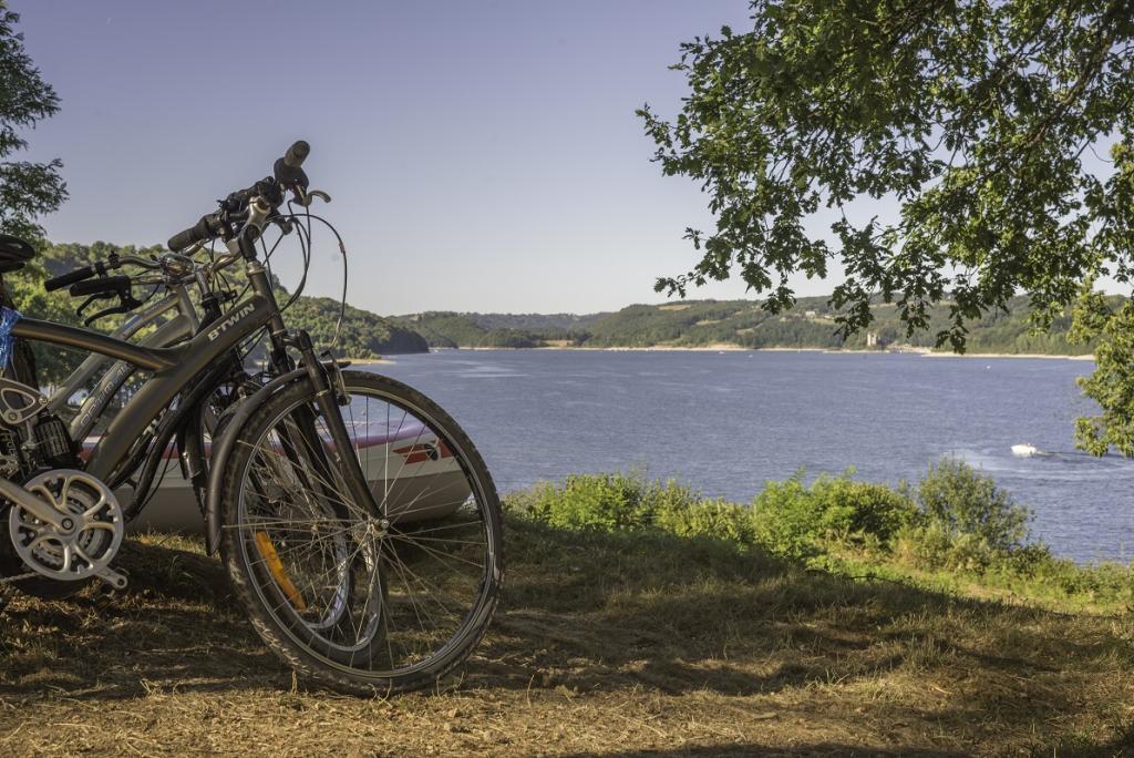 Retenue du barrage de Bort-Les-Orgues