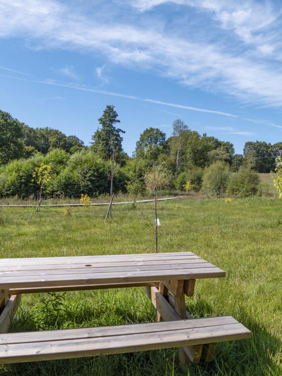 Table de pique-nique de la place