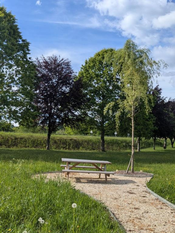Aire de pique-nique de Saint-Hilaire-les-Courbes