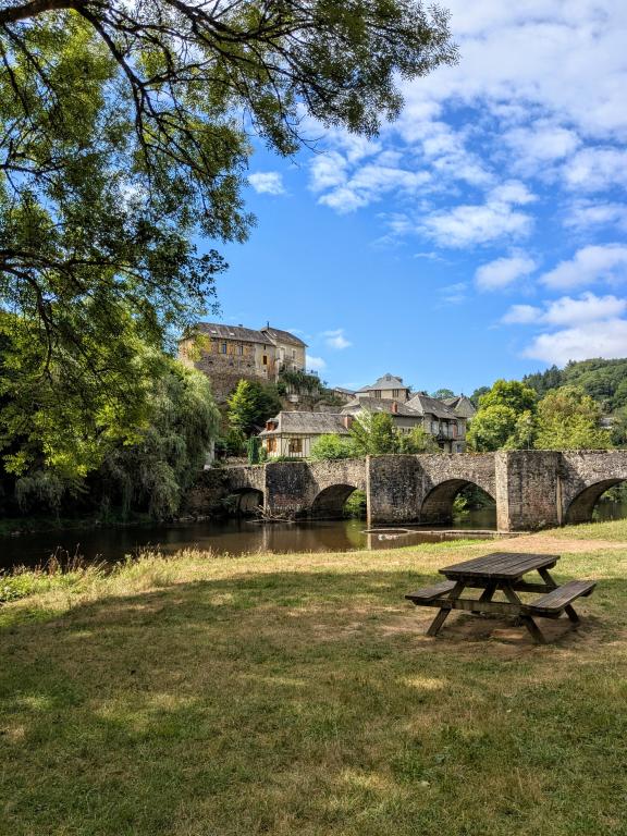 Aire de pique-nique du vieux pont