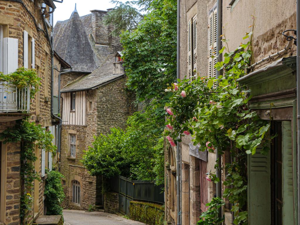 Uzerche, la "Perle du Limousin"