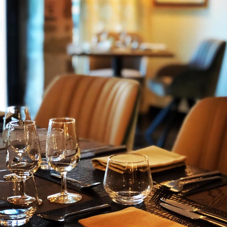 Le Bouche à Oreille