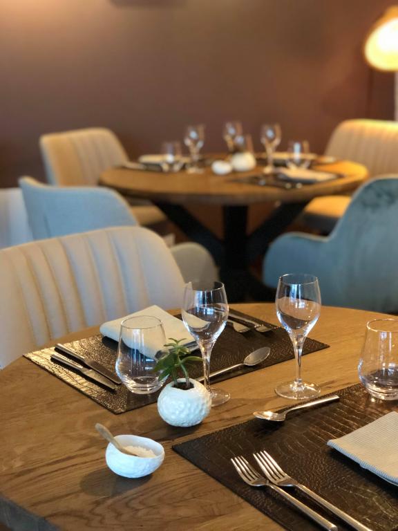 Le Bouche à Oreille